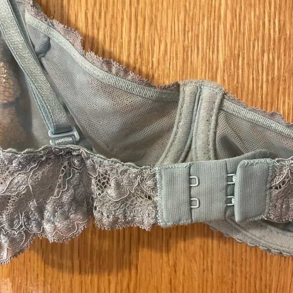 Stunning Sea-foam Green lace bra, Size 36C - Picture 6 of 6